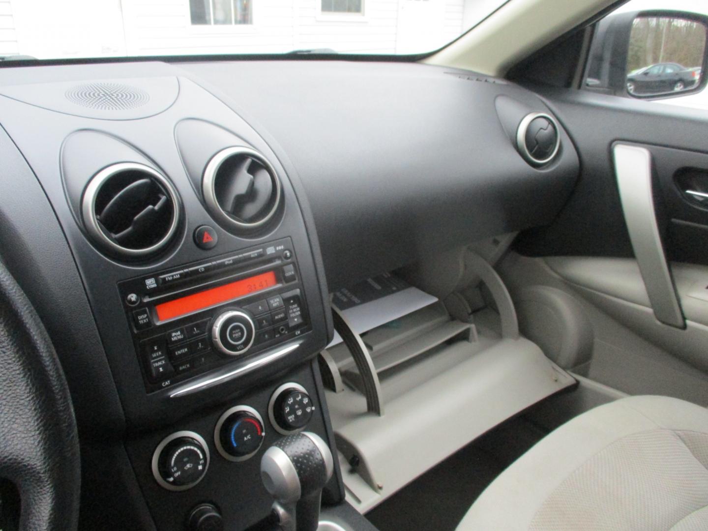 2013 WHITE Nissan Rogue S AWD (JN8AS5MV7DW) with an 2.5L L4 DOHC 16V engine, Continuously Variable Transmission transmission, located at 540a Delsea Drive, Sewell, NJ, 08080, (856) 589-6888, 39.752560, -75.111206 - Photo#17